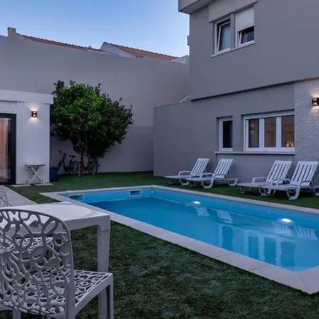 Ilheu 25 House 4* Peniche