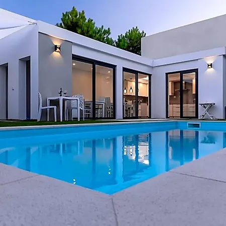 Ilheu 25 House לינה וארוחת בוקר