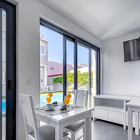 Ilheu 25 House לינה וארוחת בוקר