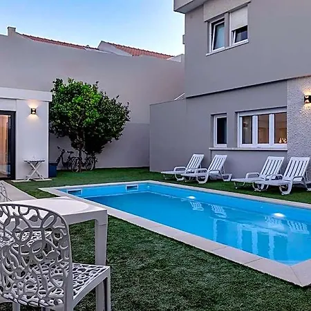 Ilheu 25 House לינה וארוחת בוקר פניש