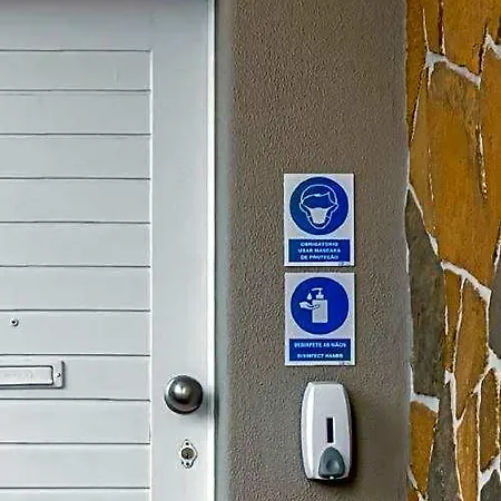 Ilheu 25 House לינה וארוחת בוקר פניש
